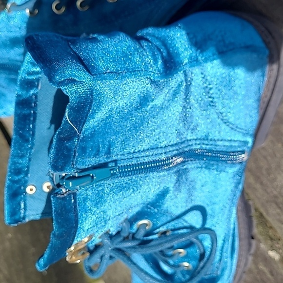 Women's Betsy Johnson Embroidered Laced Boots - Picture 6 of 12